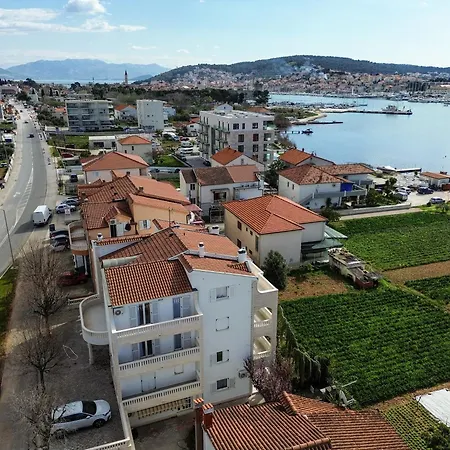 Appartement By The Sea Seget Donji, - 23134